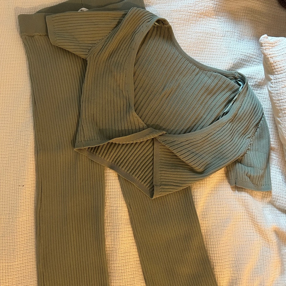 Glassons Olive Green Set